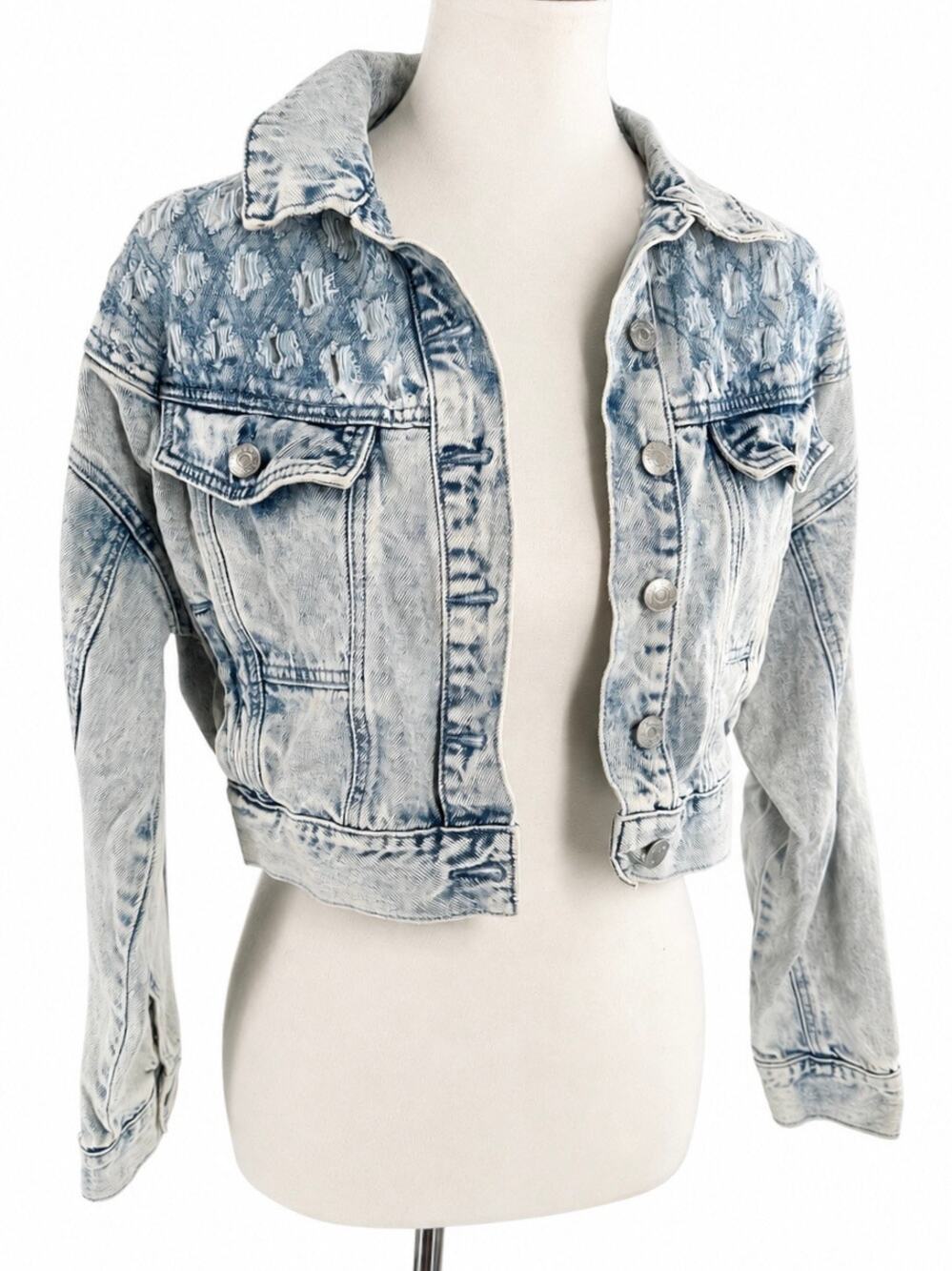 Forever 21 Light Wash Distressed Cropped Denim Jacket Size Small